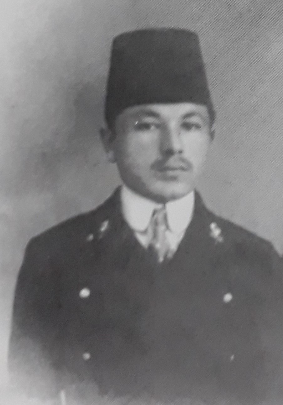 Bekir_Sıdqiy_Çobanzade_Galatasaray_litseyinde_talebe_eken.jpg